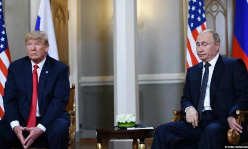 Τράμπ-Πούτιν αποφασίζουν παρασκηνιακά για το μέλλον της Ουκρανίας με την ΕΕ να παρακολουθεί σε ρόλο χαμένου κομπάρσου